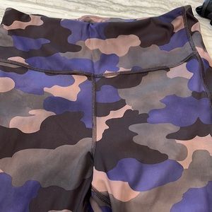 Athleta crop stash pocket